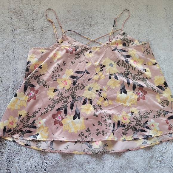 ⭐3/$15⭐ love, Fire Floral Criss Cross Women's Tank - Size Large - Picture 3 of 5